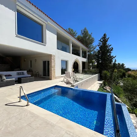 Eirini Kamares Luxury Sea View Villa *