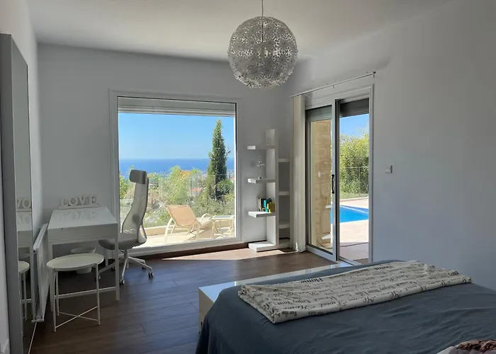 Eirini Kamares Luxury Sea View Vila